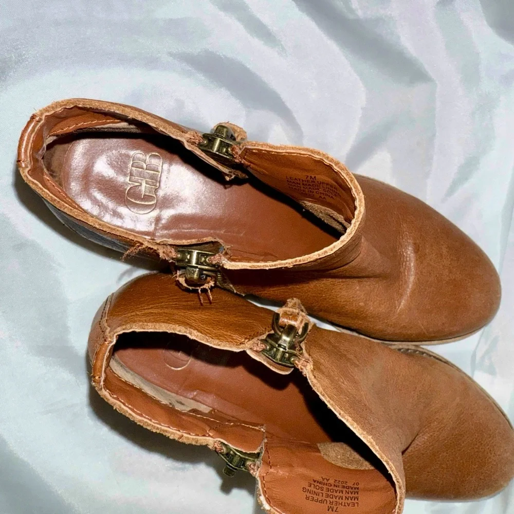 Ladies Size 7 M Brown Leather Ankle Boots w/Zippers‎ Casual Chic Distressed